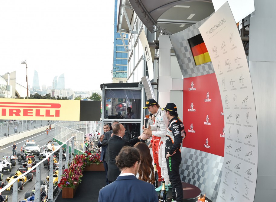 President Aliyev, his spouse present F1 trophies to European Grand Prix winners