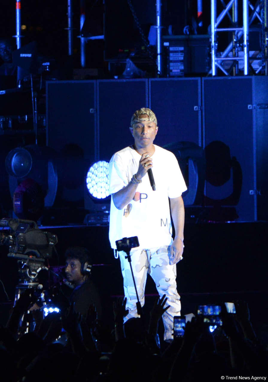 Pharell Williams performs in Baku as part of F1 Grand Prix (PHOTO)