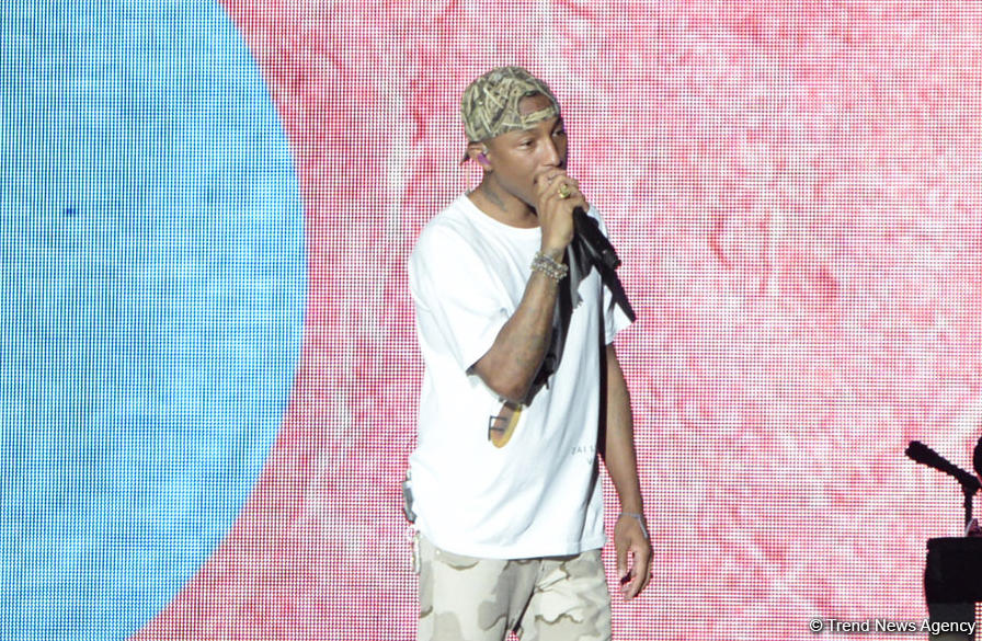 Pharell Williams performs in Baku as part of F1 Grand Prix (PHOTO)