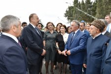 President Aliyev meets with Nardaran residents (PHOTO)