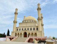 President Ilham Aliyev visits Rahima Khanim Mosque-Shrine in Nardaran (PHOTO)