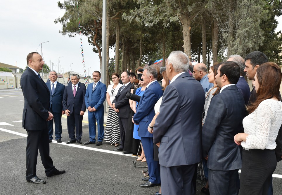President Aliyev meets with Nardaran residents (PHOTO)