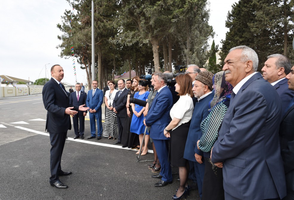 President Aliyev meets with Nardaran residents (PHOTO)
