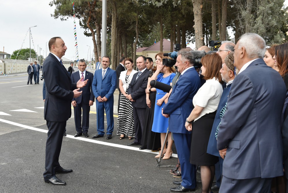 President Aliyev meets with Nardaran residents (PHOTO)