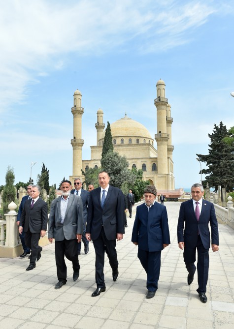 President Ilham Aliyev visits Rahima Khanim Mosque-Shrine in Nardaran (PHOTO)