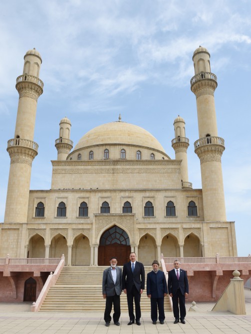 President Ilham Aliyev visits Rahima Khanim Mosque-Shrine in Nardaran (PHOTO)
