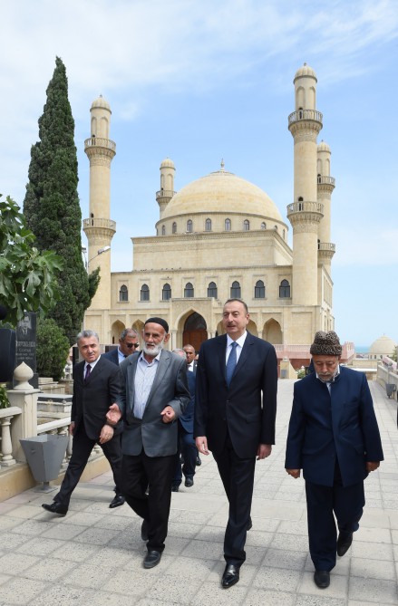 President Ilham Aliyev visits Rahima Khanim Mosque-Shrine in Nardaran (PHOTO)