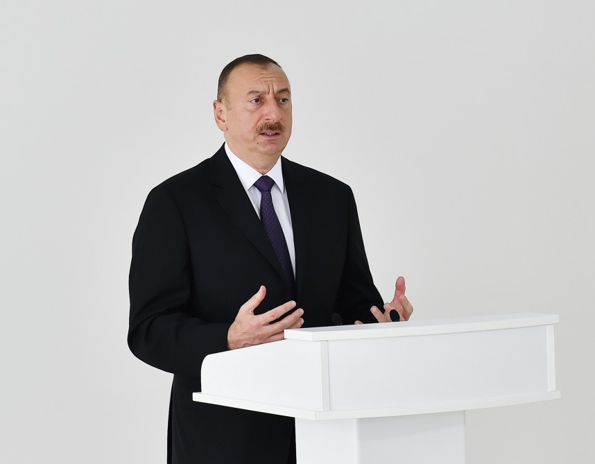 President Aliyev views residential building for servicemen