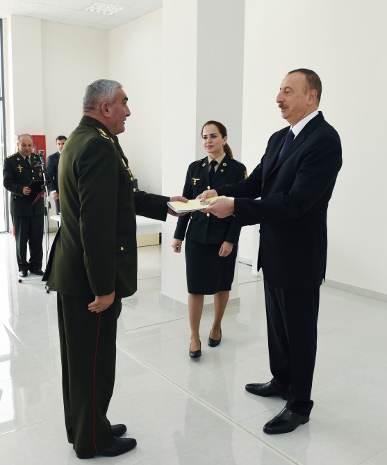 President Aliyev views residential building for servicemen