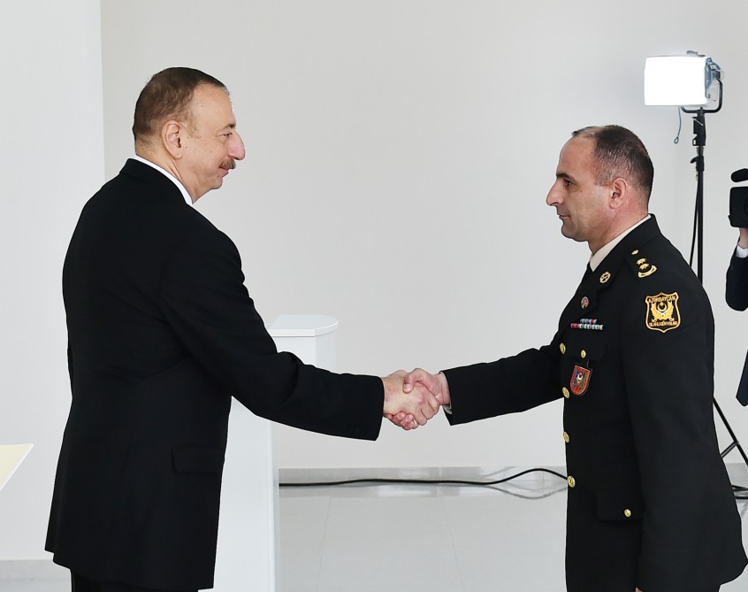 President Aliyev views residential building for servicemen