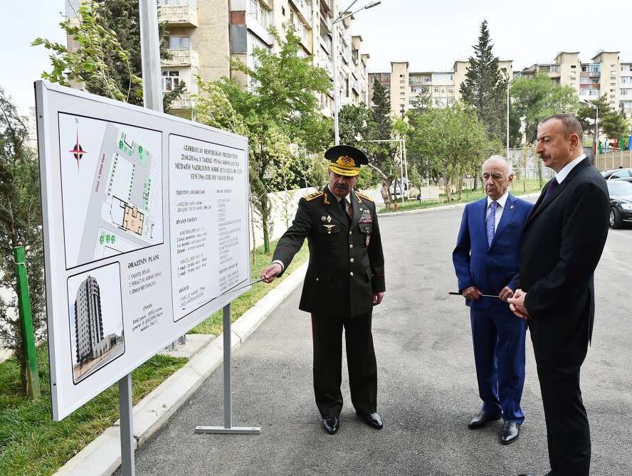 President Aliyev views residential building for servicemen