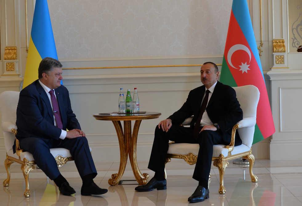 Azerbaijani, Ukrainian presidents hold one-on-one meeting