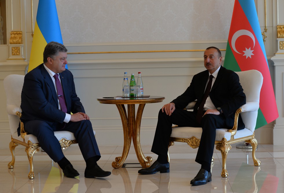 Azerbaijani, Ukrainian presidents hold one-on-one meeting