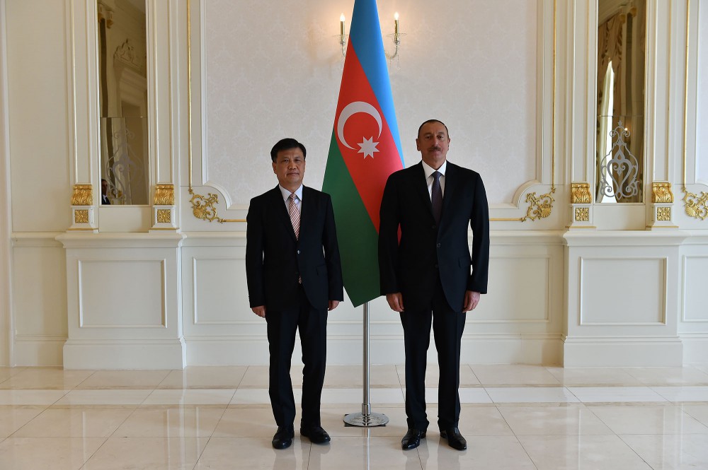 President Aliyev receives credentials of incoming Chinese ambassador (PHOTO)