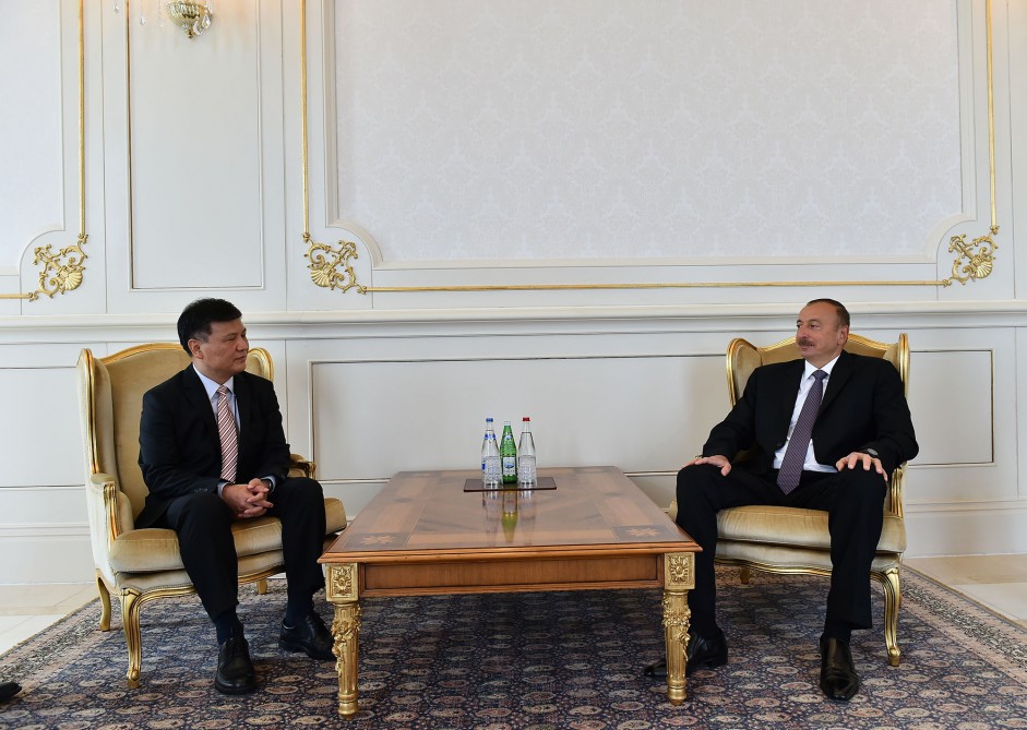 President Aliyev receives credentials of incoming Chinese ambassador (PHOTO)
