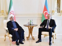 Azerbaijani, Iranian presidents hold one-on-one meeting