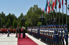 Official welcoming ceremony held in Baku for Iranian president