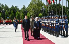 Official welcoming ceremony held in Baku for Iranian president