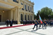 Official welcoming ceremony held in Baku for Iranian president