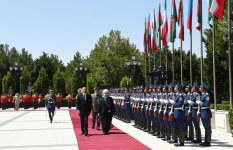 Official welcoming ceremony held in Baku for Iranian president