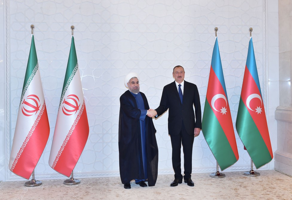 Official welcoming ceremony held in Baku for Iranian president