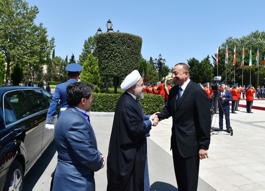 Official welcoming ceremony held in Baku for Iranian president