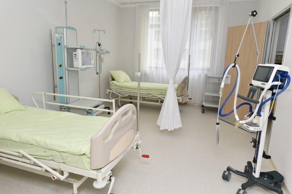 Ilham Aliyev views overhauled Bilasuvar District Hospital (PHOTO)