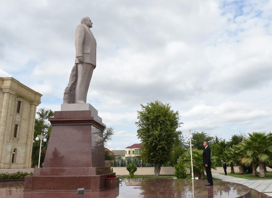 Ilham Aliyev arrives in Salyan district