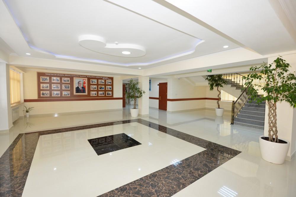 Ilham Aliyev views overhauled school-lyceum in Baku (PHOTO) (UPDATE)