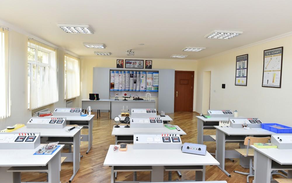 Ilham Aliyev views overhauled school-lyceum in Baku (PHOTO) (UPDATE)