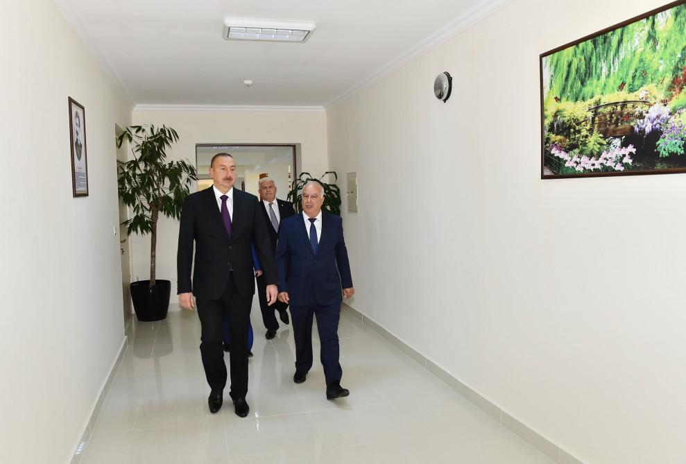 Ilham Aliyev views overhauled school-lyceum in Baku (PHOTO) (UPDATE)