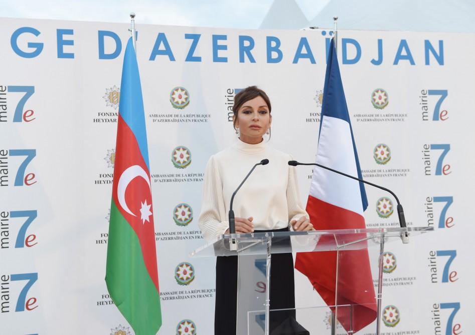 Mehriban Aliyeva at opening of Azerbaijani Village in Paris (PHOTO)