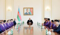 Ilham Aliyev meets Azerbaijani Paralympians (PHOTO)