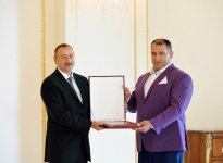 Ilham Aliyev meets Azerbaijani Paralympians (PHOTO)
