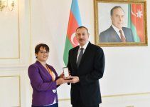 Ilham Aliyev meets Azerbaijani Paralympians (PHOTO)