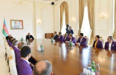 Ilham Aliyev meets Azerbaijani Paralympians (PHOTO)