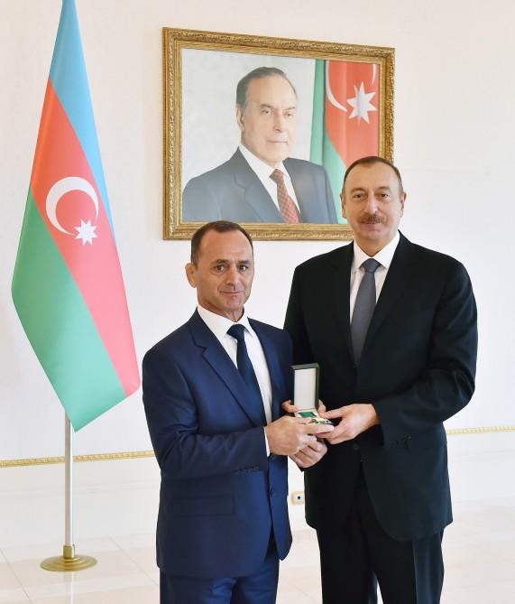 Ilham Aliyev meets Azerbaijani Paralympians (PHOTO)