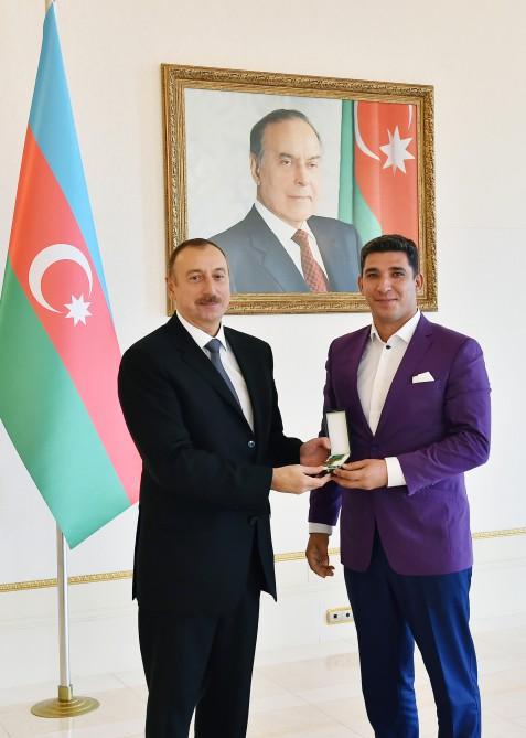 Ilham Aliyev meets Azerbaijani Paralympians (PHOTO)