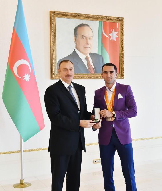 Ilham Aliyev meets Azerbaijani Paralympians (PHOTO)