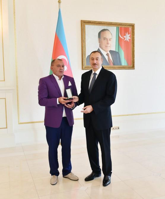 Ilham Aliyev meets Azerbaijani Paralympians (PHOTO)