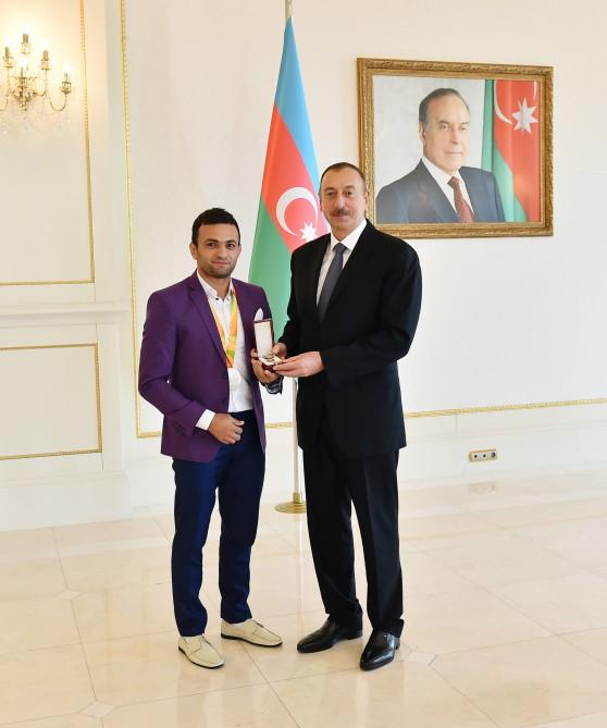 Ilham Aliyev meets Azerbaijani Paralympians (PHOTO)