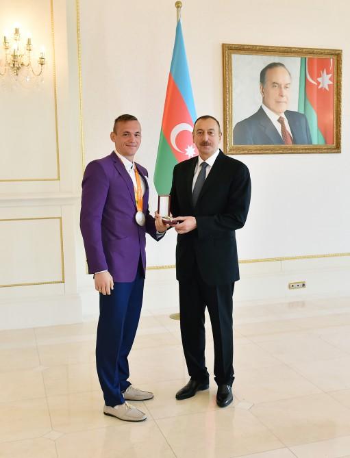 Ilham Aliyev meets Azerbaijani Paralympians (PHOTO)