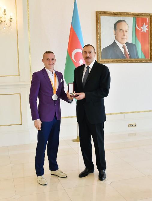 Ilham Aliyev meets Azerbaijani Paralympians (PHOTO)