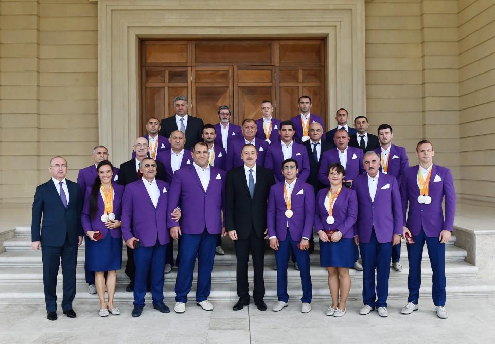 Ilham Aliyev meets Azerbaijani Paralympians (PHOTO)