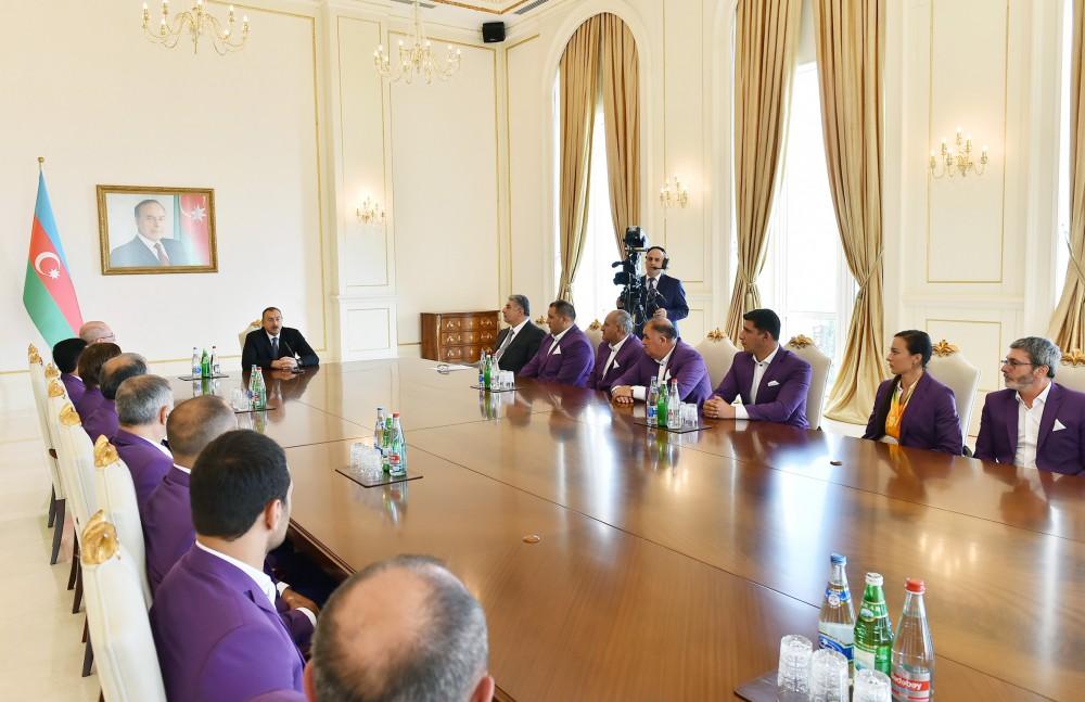 Ilham Aliyev meets Azerbaijani Paralympians (PHOTO)
