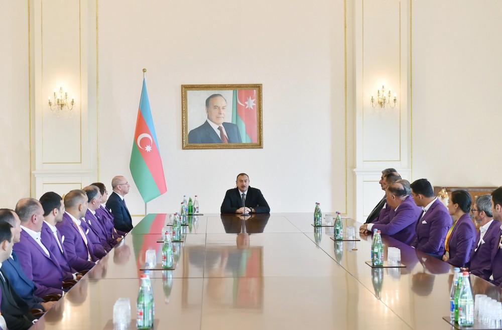 Ilham Aliyev meets Azerbaijani Paralympians (PHOTO)