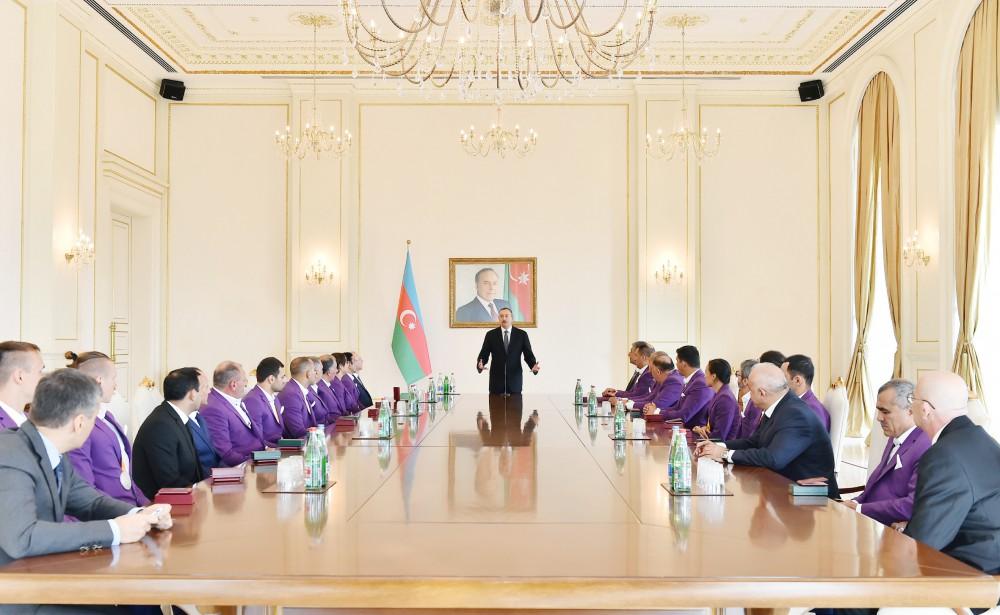 Ilham Aliyev meets Azerbaijani Paralympians (PHOTO)