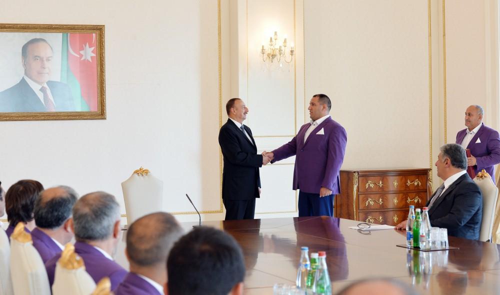Ilham Aliyev meets Azerbaijani Paralympians (PHOTO)