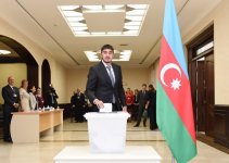 Ilham Aliyev, his spouse vote at constitutional referendum