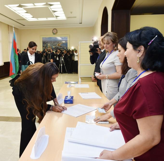 Ilham Aliyev, his spouse vote at constitutional referendum